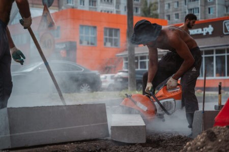 Комфорт под ключ: в Твери продолжают ремонтировать дороги и тротуары