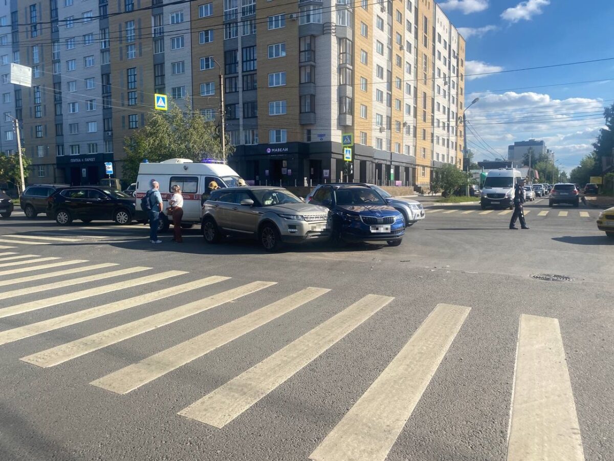 10-летний мальчик пострадал в столкновении двух иномарок на перекрёстке в Твери