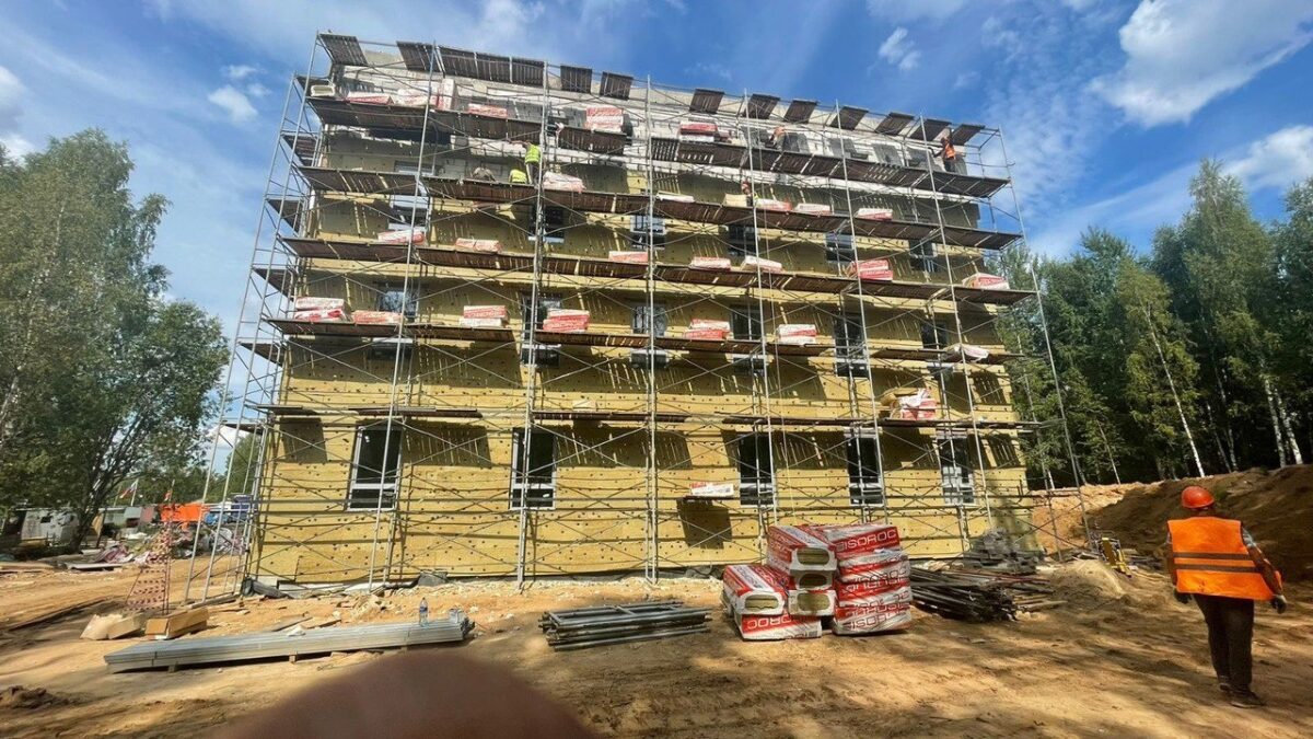 В Кимрах продолжается строительство двух детских поликлиник