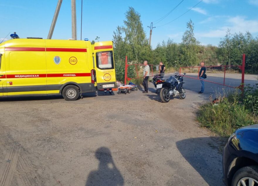 В Твери мотоциклист упал на дорогу