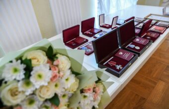 Губернатор Игорь Руденя вручил государственные и региональные награды жителям Тверской области Губернатор Игорь Руденя вручил государственные и региональные награды жителям Тверской области