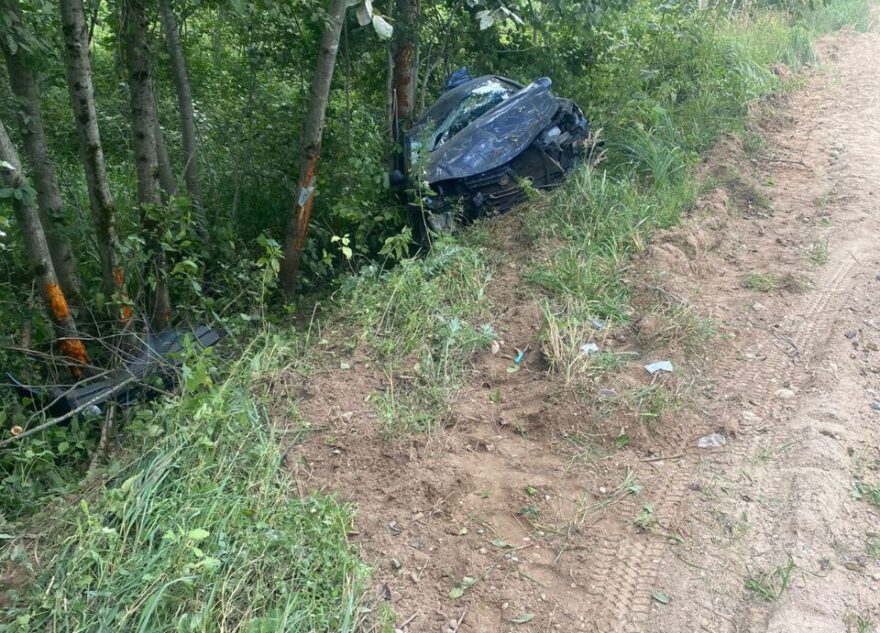 В Тверской области женщина на легковушке улетела в кювет