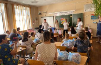 В Твери детям из семей, которые находятся в непростой жизненной ситуации, помогают подготовиться к школе