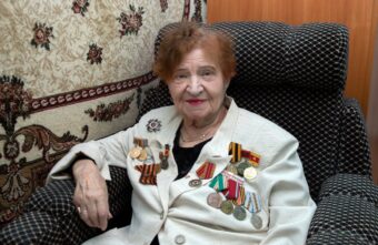 Игорь Руденя поздравил участницу Великой Отечественной войны с 97-летием Игорь Руденя поздравил участницу Великой Отечественной войны с 97-летием