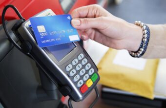 Злоумышленники продолжают воровать деньги с карт жителей Тверской области