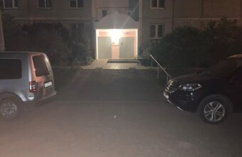 В Твери паркующийся автомобиль задавил пешехода В Твери паркующийся автомобиль задавил пешехода