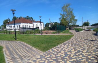 В Торопце благоустраивают дворы и центральные улицы