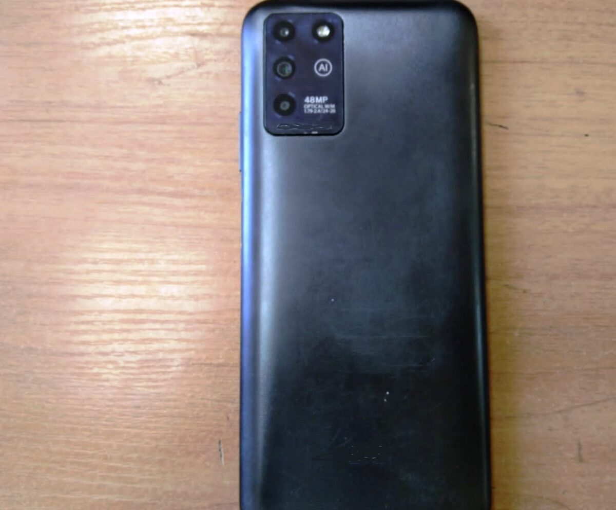 Вор оставил жительницу Тверской области без телефонов