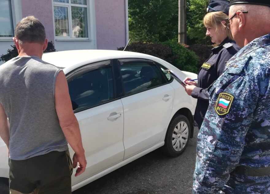 Житель Тверской области пытался спрятать машину от приставов Житель Тверской области пытался спрятать машину от приставов