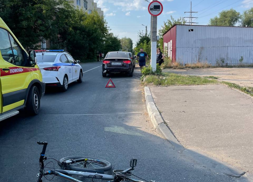 В Твери 52-летнего велосипедиста сбили на повороте