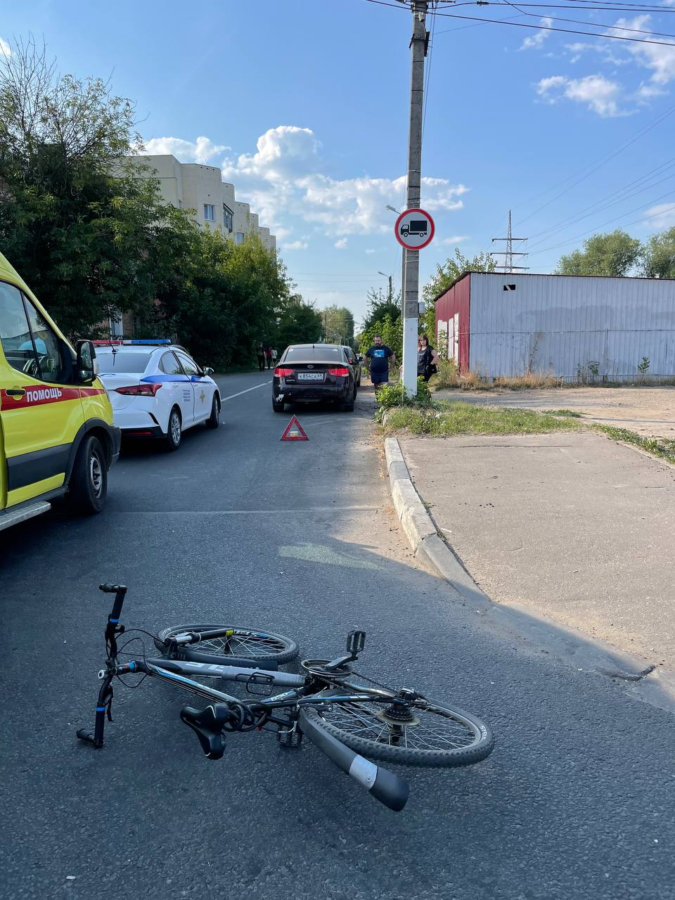 В Твери 52-летнего велосипедиста сбили на повороте