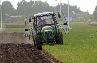 Команда Тверской области представляет регион на чемпионате России по пахоте