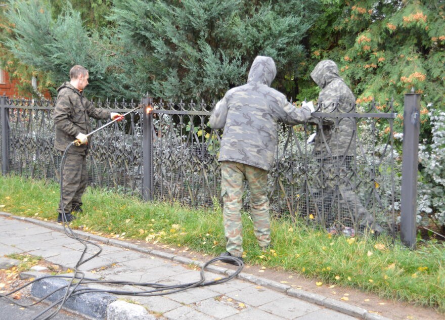 В Твери демонтируют незаконные ограждения