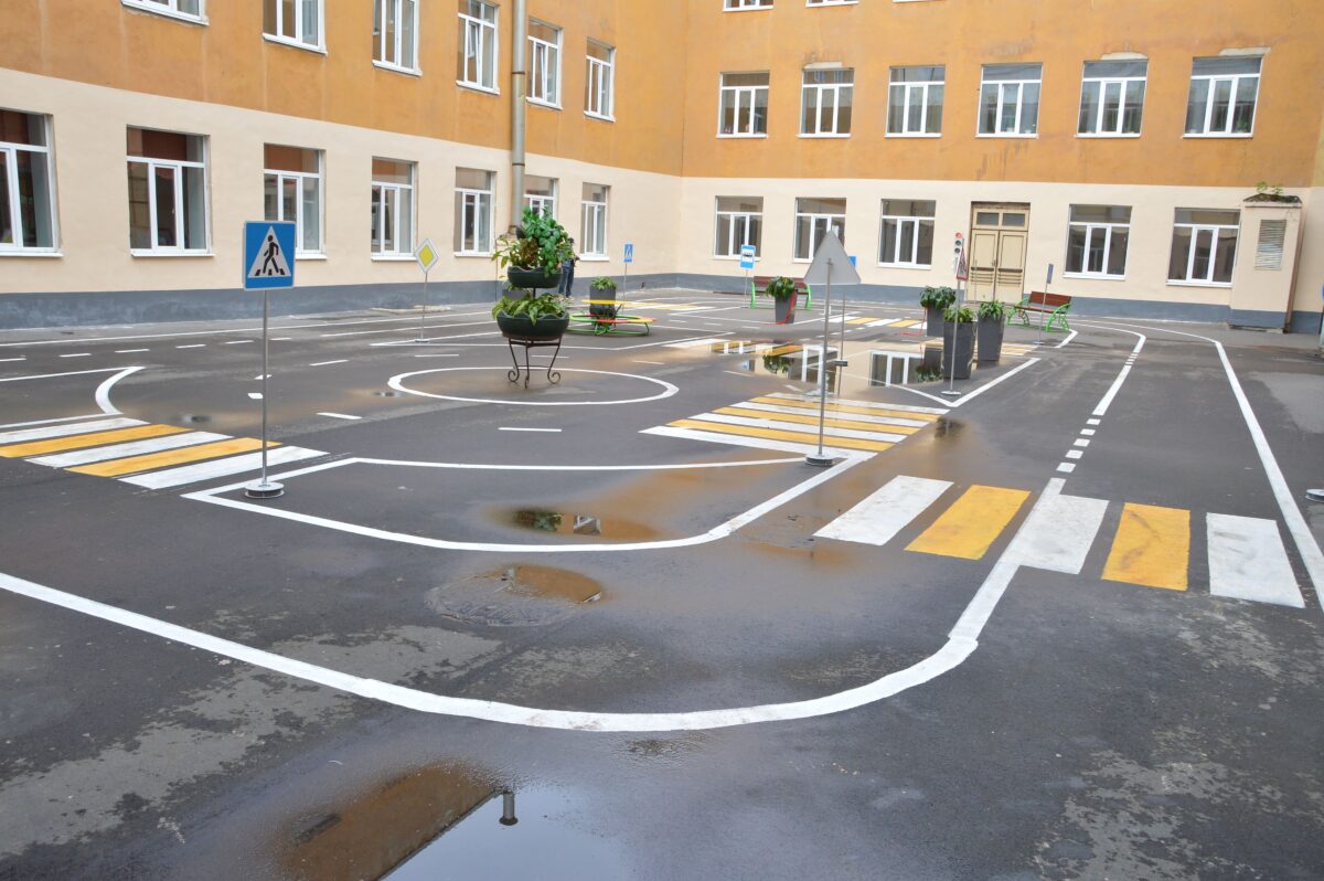 В тверской гимназии появился свой автогородок