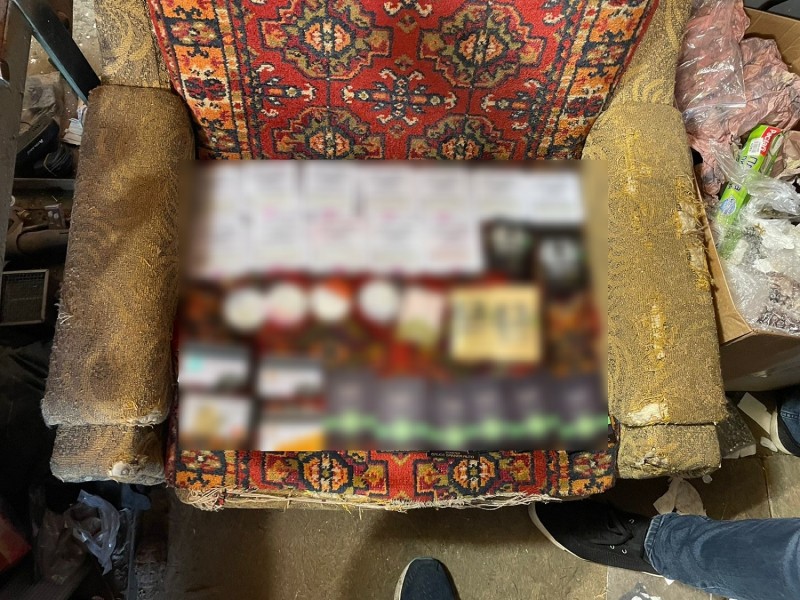 В гараже жителя Тверской области нашли коробки с каннабисом