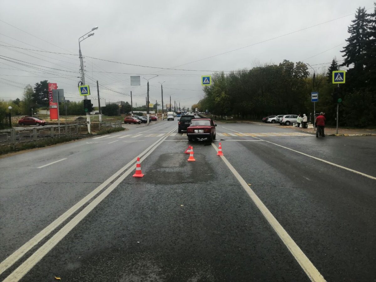 Водители пострадали в столкновении ВАЗа и "Тойоты" в Твери