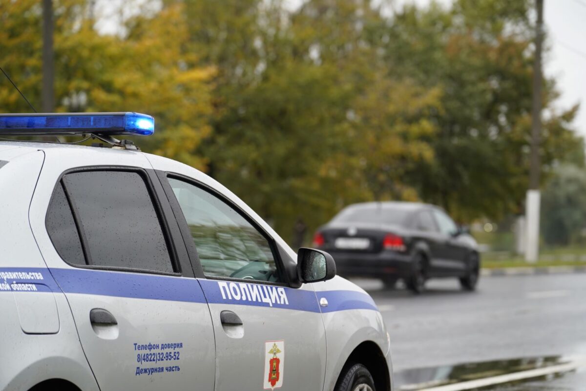 Житель Тверской области стрелял из пистолета по людям, стоящим на остановке