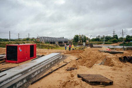 В Твери на стройплощадку Западного моста поступила первая партия металлоконструкций