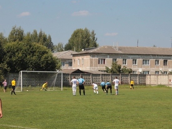 Команды «Витязи» и «Озерный» встретились на Первенстве Тверской области по футболу