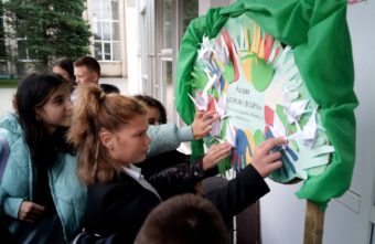 В Лихославле почтили память погибших в Беслане В Лихославле почтили память погибших в Беслане