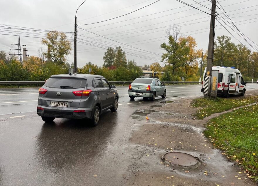 Hyundai "догнал" Renault в Твери, есть пострадавший