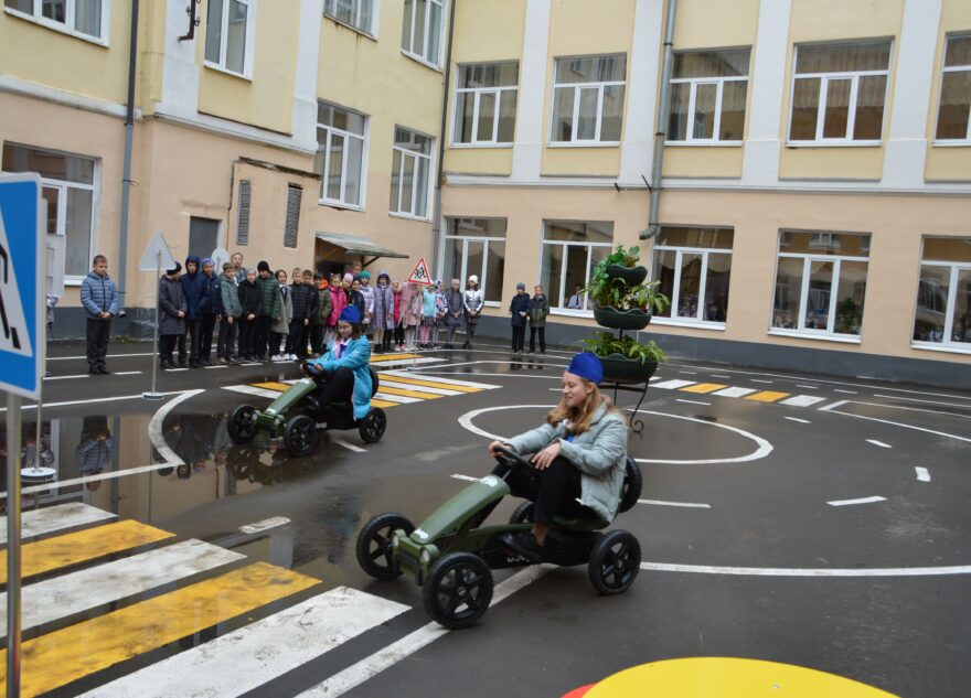 В тверской гимназии появился свой автогородок