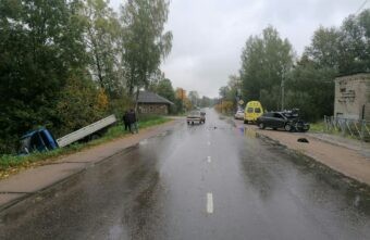 В Тверской области ГАЗель вылетела в канаву после столкновения с легковушкой В Тверской области ГАЗель вылетела в канаву после столкновения с легковушкой