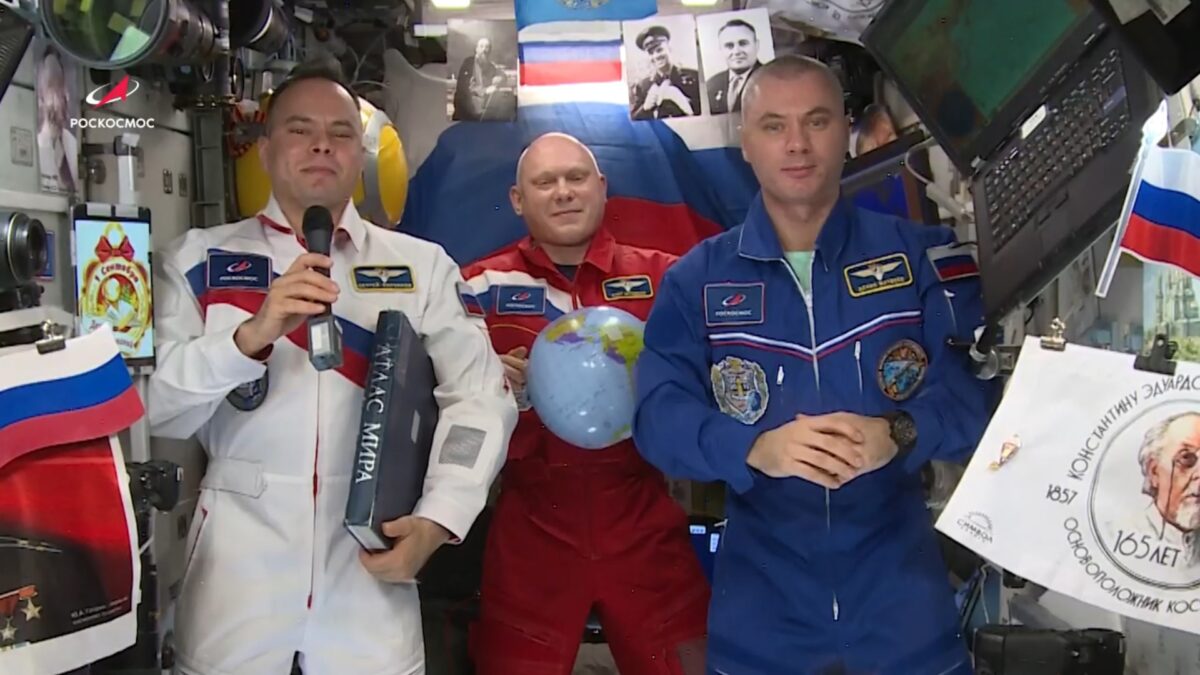 Космонавт Сергей Корсаков поздравил учеников Тверской области с МКС