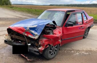 Opel и Volkswagen столкнулись под Тверью, есть пострадавший Opel и Volkswagen столкнулись под Тверью, есть пострадавший