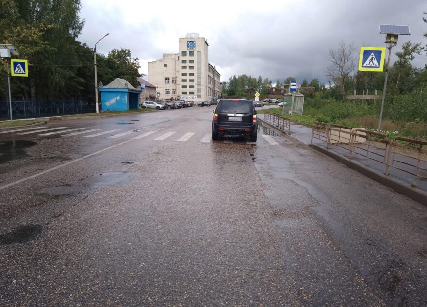 Пешеход попал под колёса автомобиля на зебре в Тверской области Пешеход попал под колёса автомобиля на зебре в Тверской области
