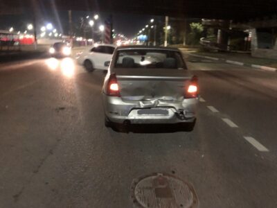 В Твери Мерседес врезался в Рено, 53-летний водитель получил травмы