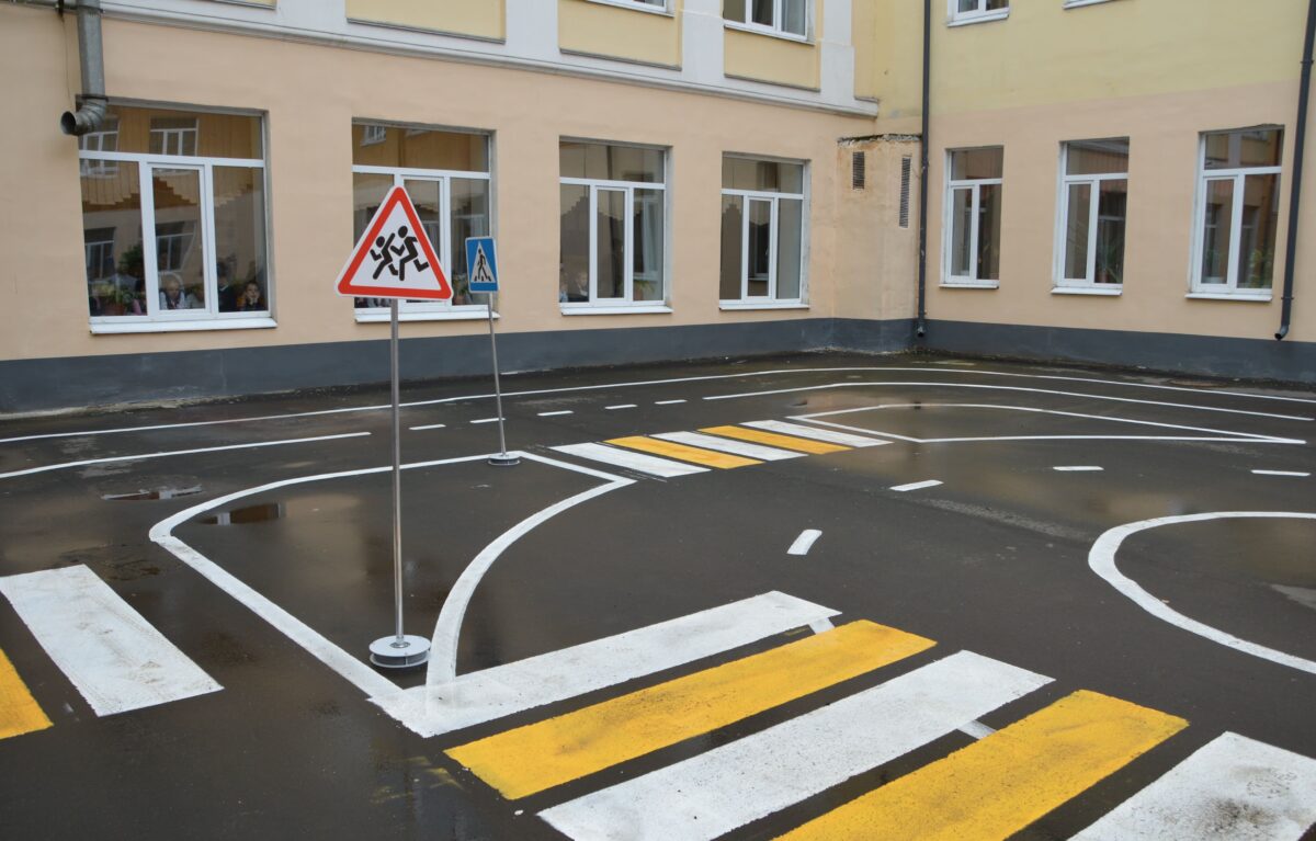 В тверской гимназии появился свой автогородок