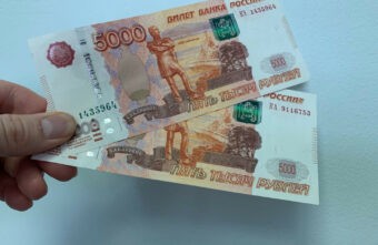 Жителя Тверской области оштрафовали за мусор во дворе