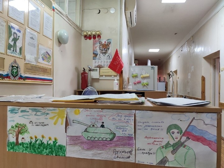 Сотрудники РИА Верхневолжье передали книги пациентам военного госпиталя в Ростове-на-Дону