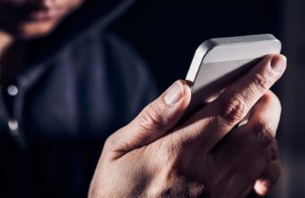 Полицейские напомнили жителям Тверской области портрет телефонного мошенника