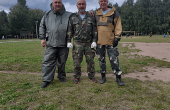 В Твери депутаты Гордумы и общественник организовали субботник на стадионе школы В Твери депутаты Гордумы и общественник организовали субботник на стадионе школы