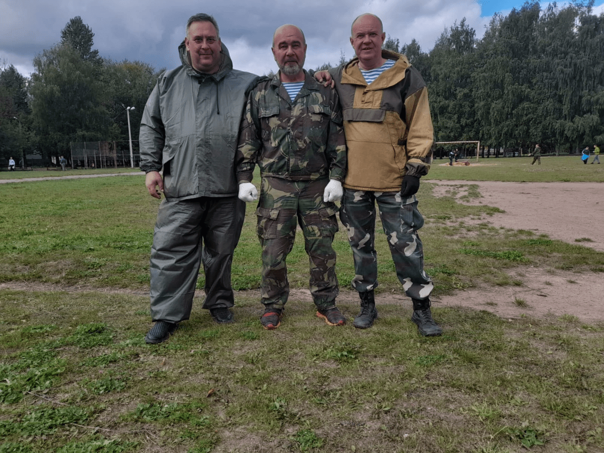 В Твери депутаты Гордумы и общественник организовали субботник на стадионе школы В Твери депутаты Гордумы и общественник организовали субботник на стадионе школы