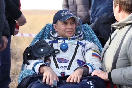 Сергей Корсаков вернулся домой после 195 дней в космосе Сергей Корсаков вернулся домой после 195 дней в космосе