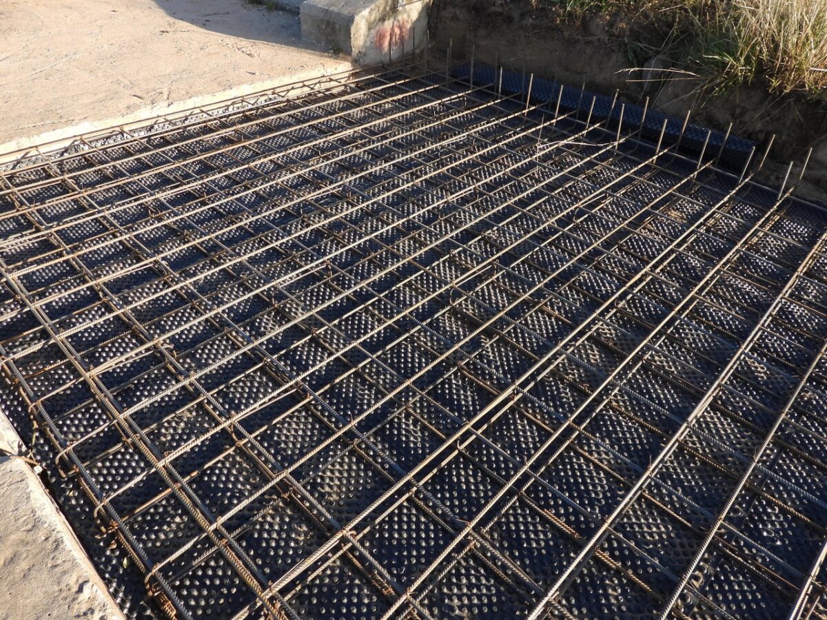 В Калязине продолжаются работы на набережной Волги