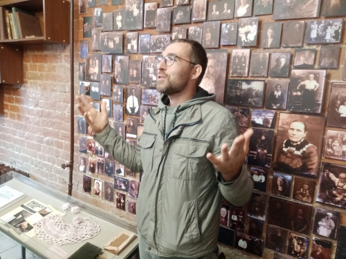 Гости молодежного фестиваля "Новолетие" под Тверью посетили музей гвоздарей