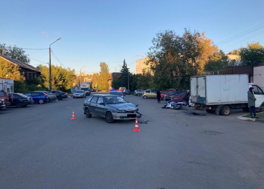 Мотоциклист попал в больницу после столкновения с тремя автомобилями в Твери Мотоциклист попал в больницу после столкновения с тремя автомобилями в Твери