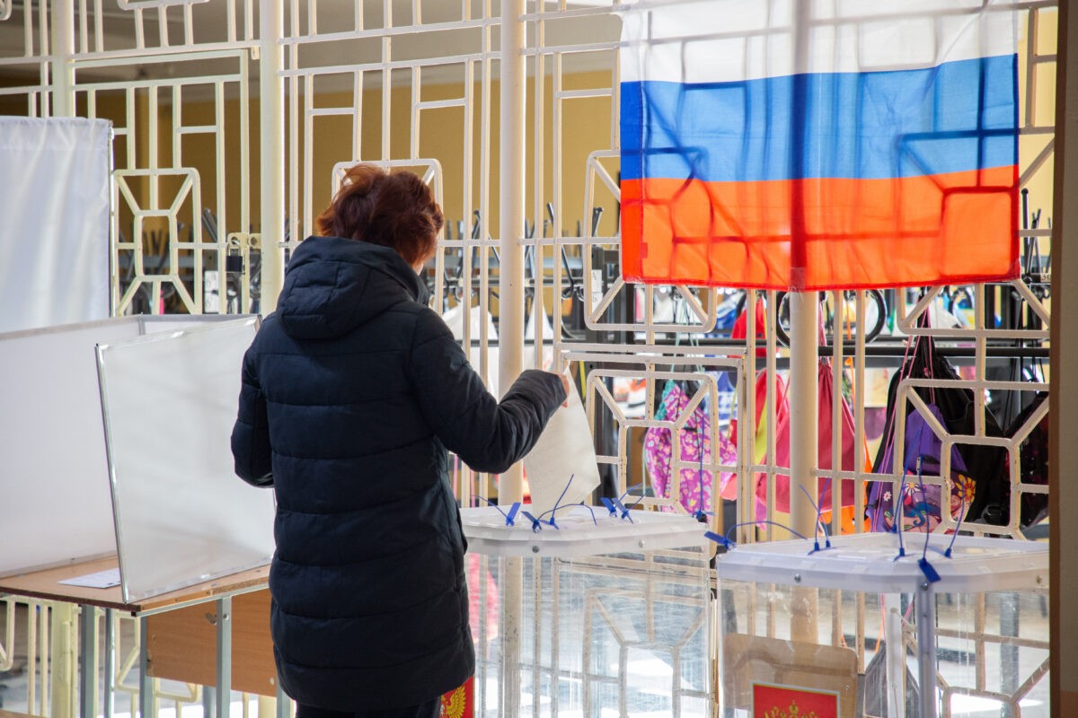 Спортсмены, представители молодежи и именинники посетили избирательные участки в День единого голосования