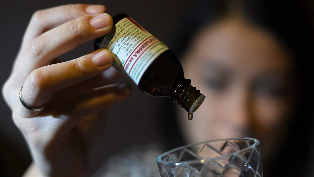 В России хотят ужесточить продажу спиртосодержащих медицинских препаратов