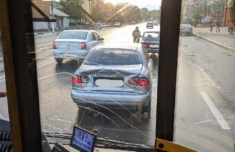 В Твери произошло ДТП с участием автобуса и легковушки