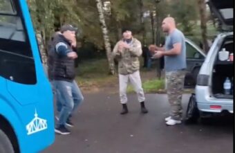 Жители Тверской области провожают мобилизованных мужчин танцами и подарками Жители Тверской области провожают мобилизованных мужчин танцами и подарками