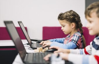 Проводной интернет вошел в список самого необходимого для школьника Проводной интернет вошел в список самого необходимого для школьника