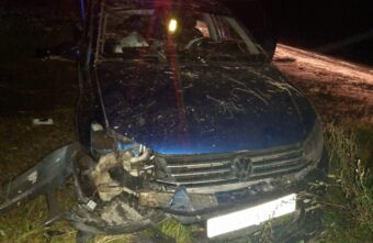 Появились фотографии с места гибели водителя "Фольксвагена" в Тверской области