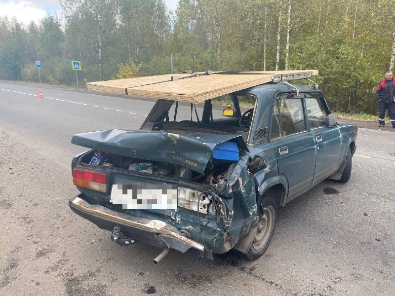 Женщина пострадала в столкновении ВАЗа и бензовоза под Тверью