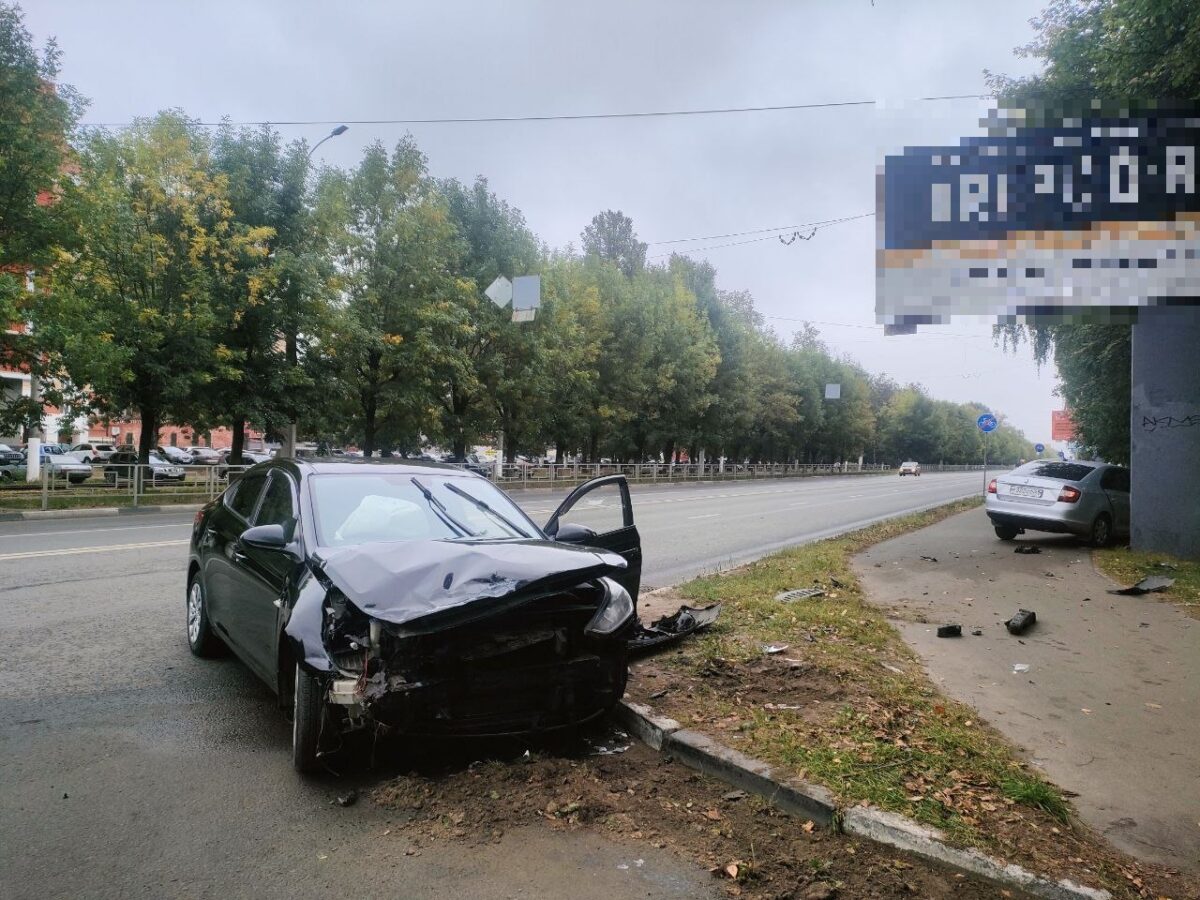 Молодой пассажир пострадал в столкновении двух иномарок в Твери
