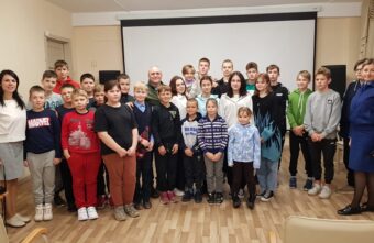 В Лихославле детям показали фильм про Александра Карелина